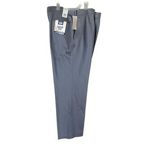 Dockers men khaki pant size 44 X 30 (b25)